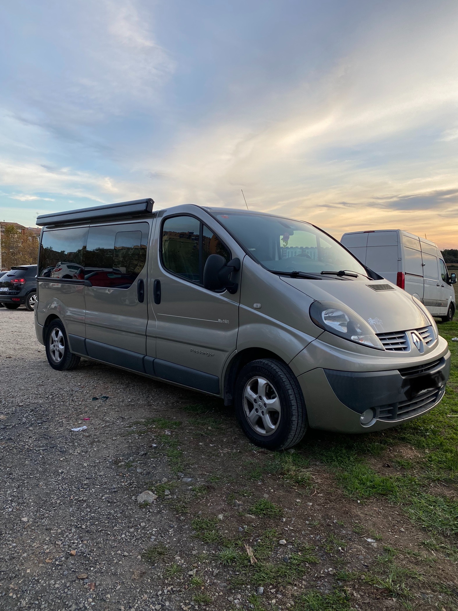 Renault trafic black edition